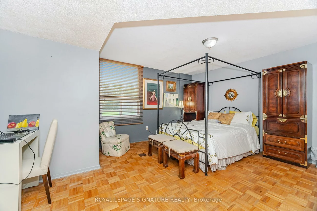 10, Edgecliff, Flemingdon Park, Toronto