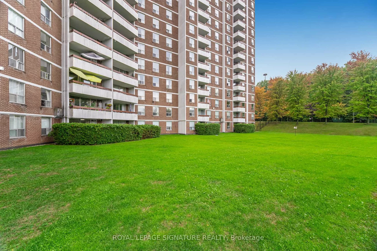 10, Edgecliff, Flemingdon Park, Toronto