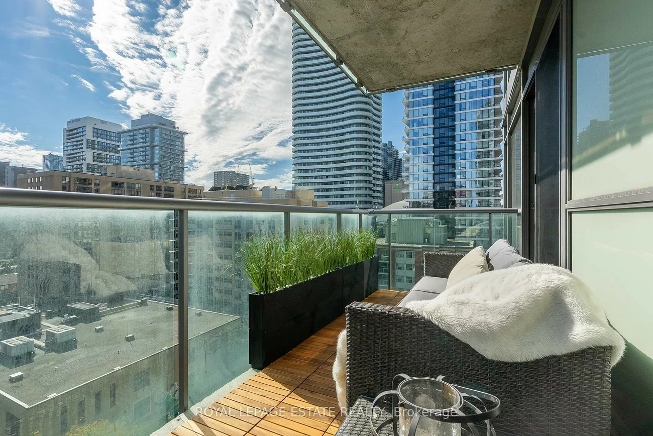 281, Mutual, Church-Yonge Corridor, Toronto