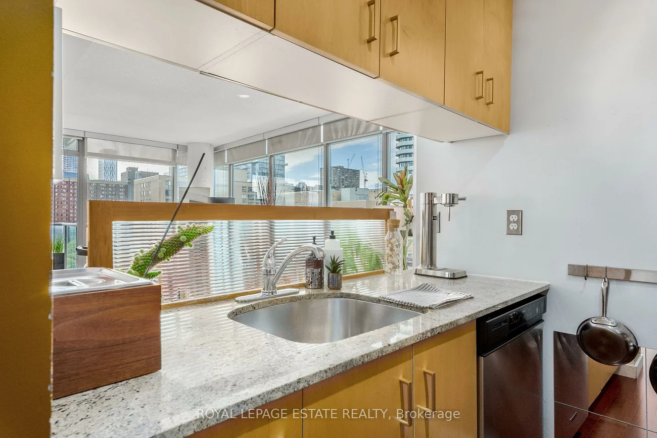 281, Mutual, Church-Yonge Corridor, Toronto