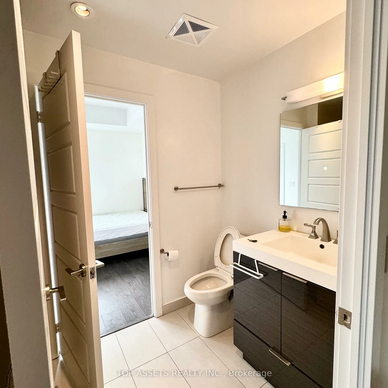 318, Richmond, Waterfront Communities C1, Toronto