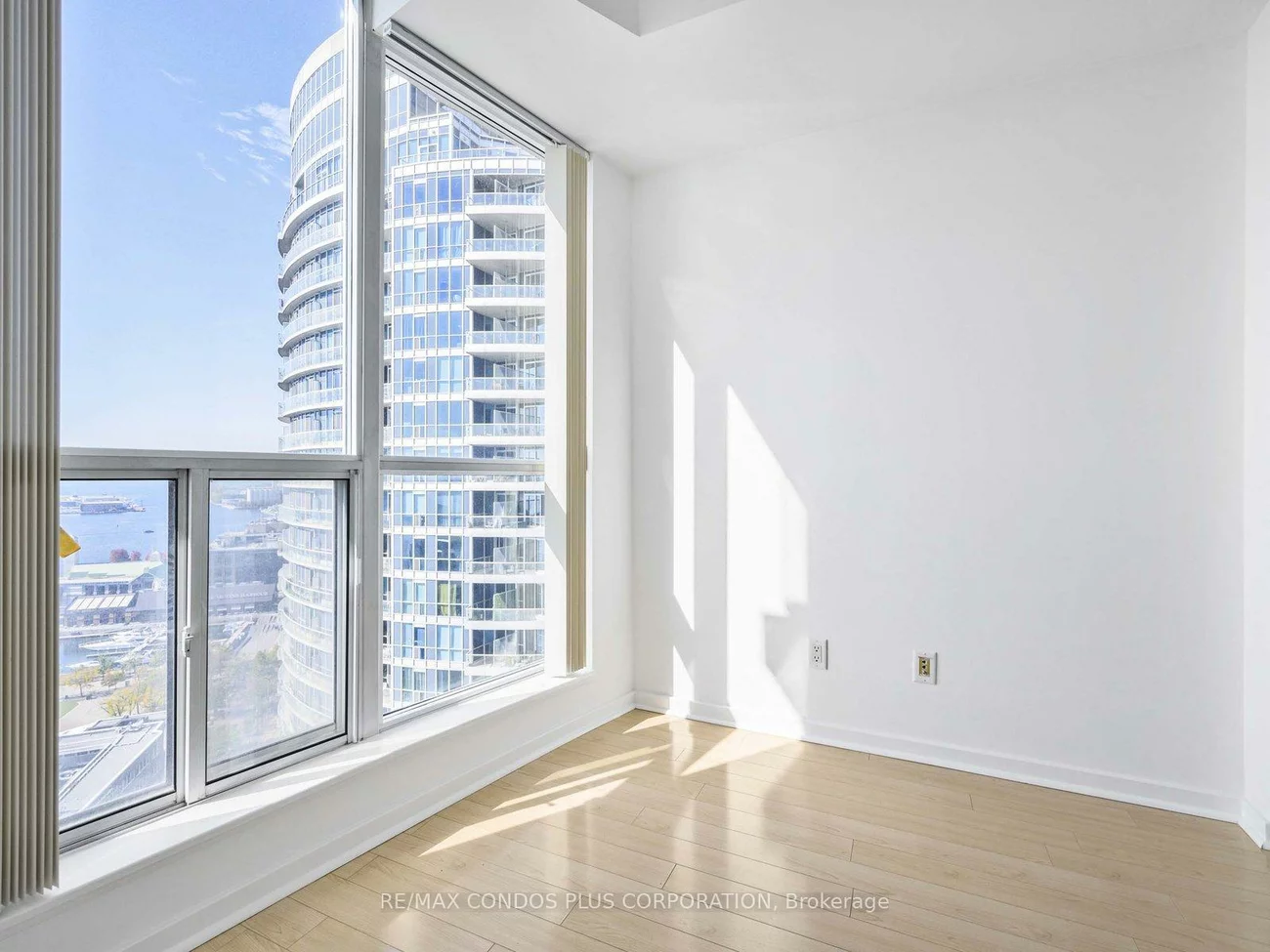 208, Queens, Waterfront Communities C1, Toronto