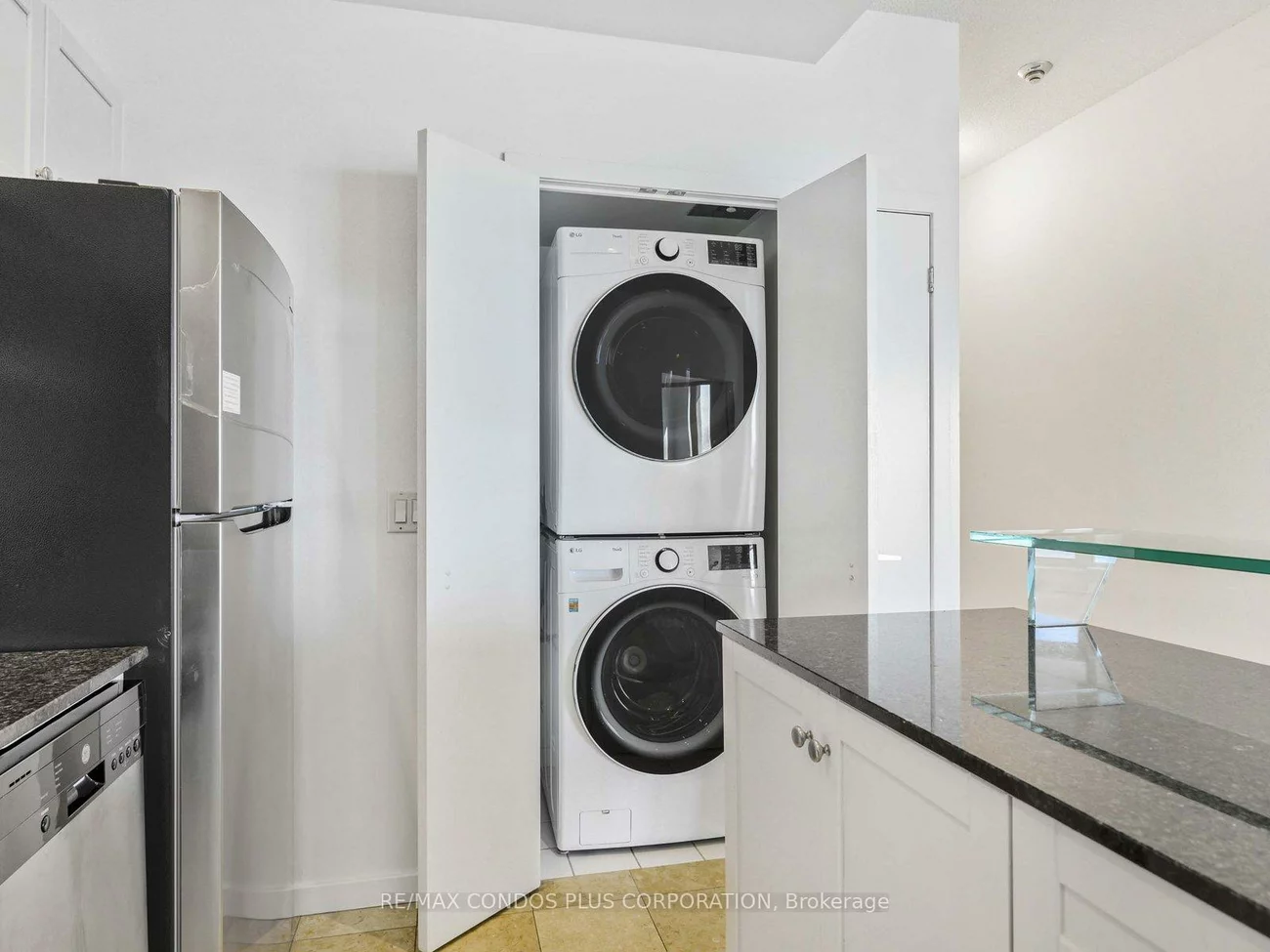 208, Queens, Waterfront Communities C1, Toronto