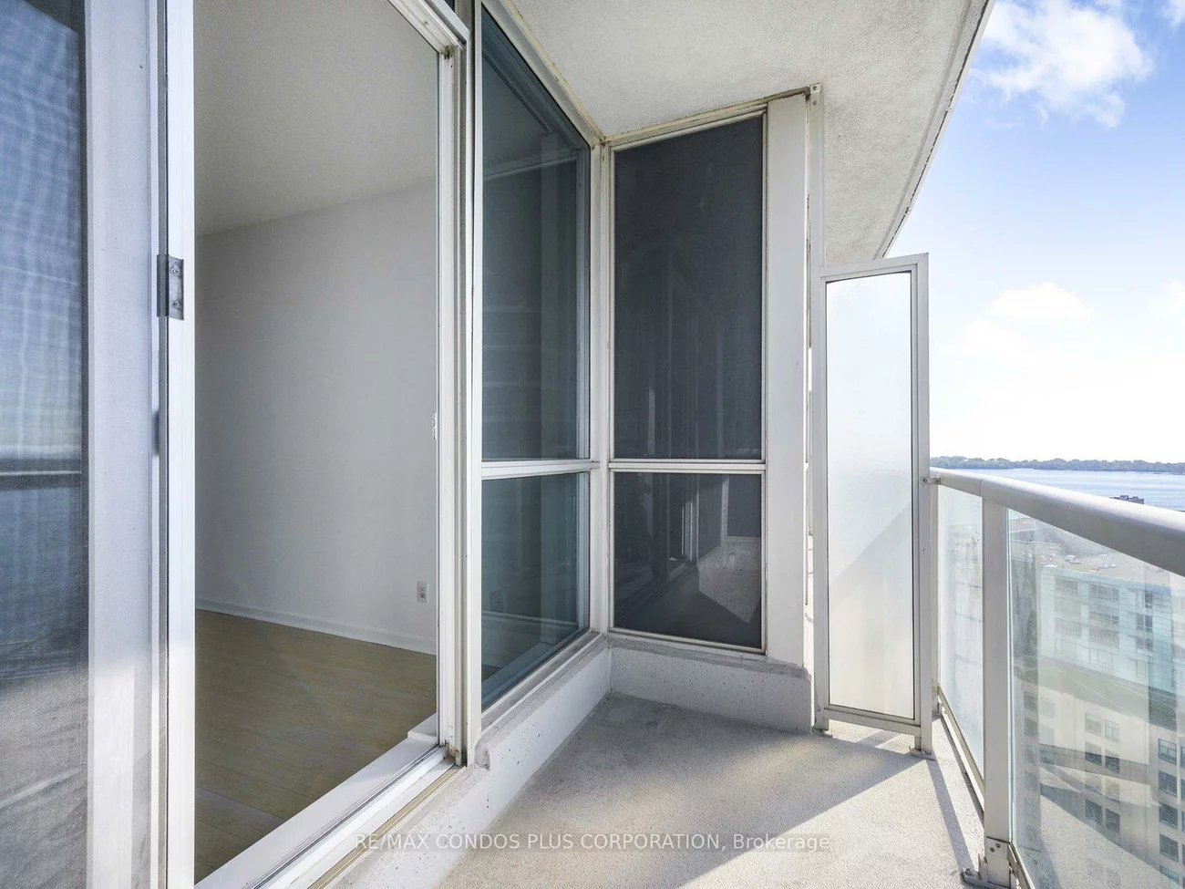 208, Queens, Waterfront Communities C1, Toronto