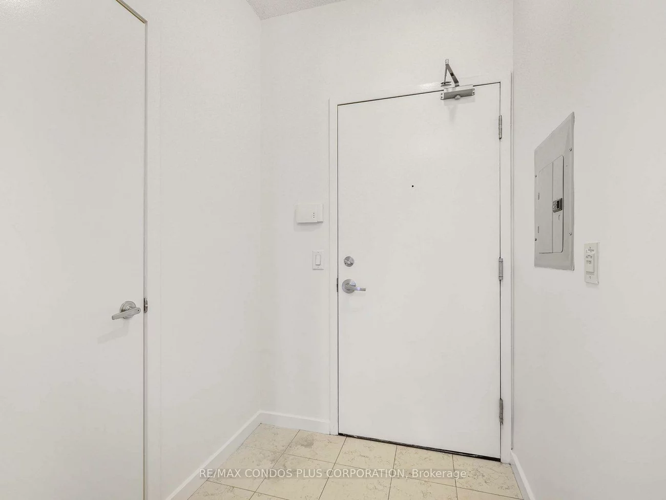 208, Queens, Waterfront Communities C1, Toronto