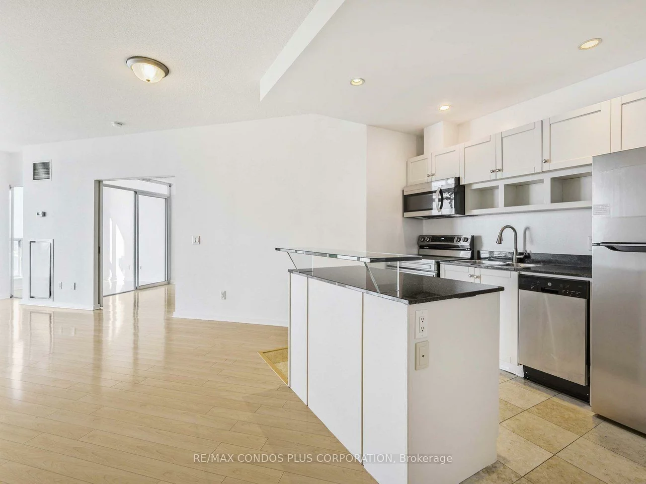 208, Queens, Waterfront Communities C1, Toronto