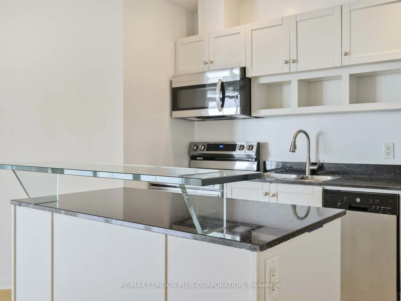 208, Queens, Waterfront Communities C1, Toronto