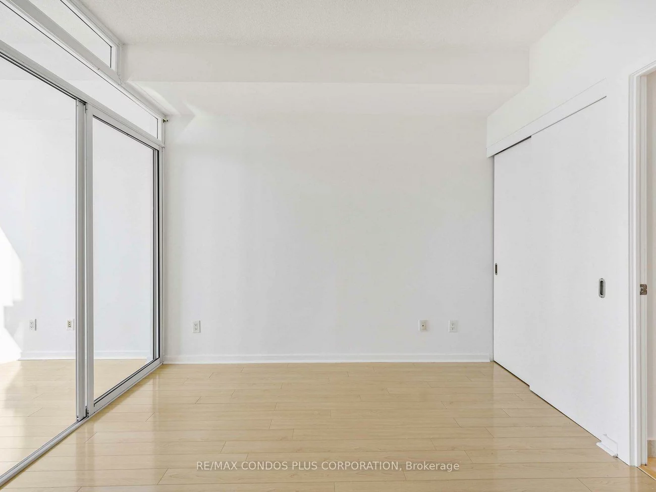 208, Queens, Waterfront Communities C1, Toronto