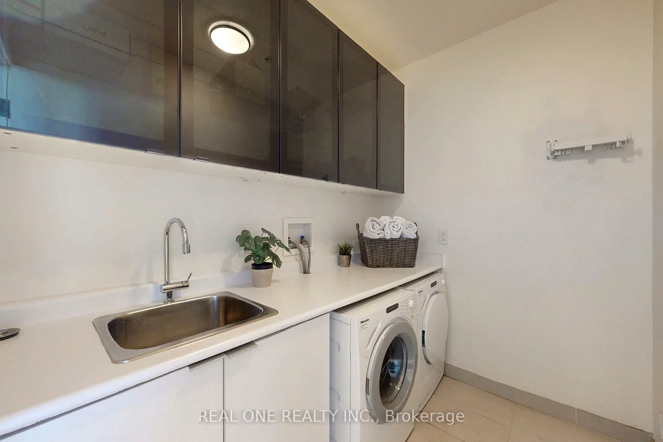 180, UNIVERSITY, Bay Street Corridor, Toronto