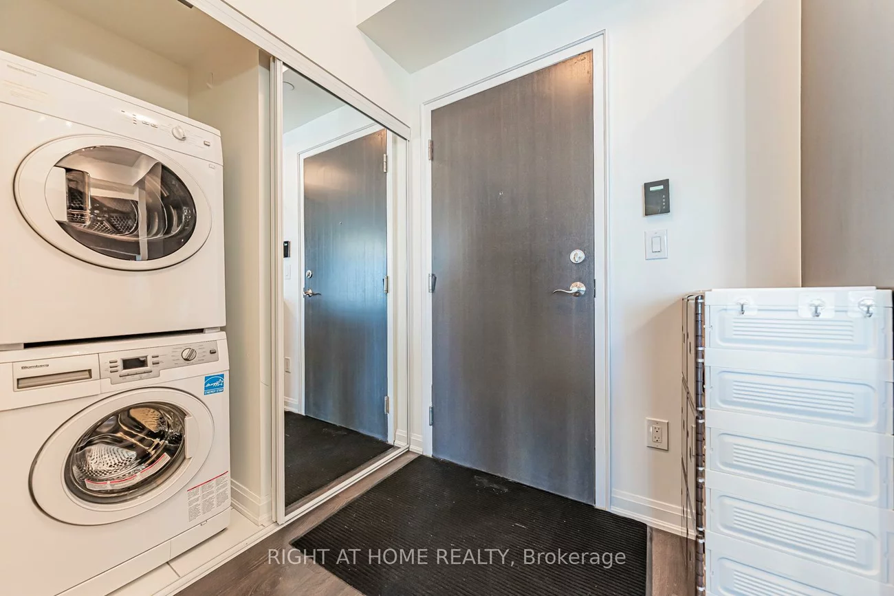 9, Bogert, Lansing-Westgate, Toronto