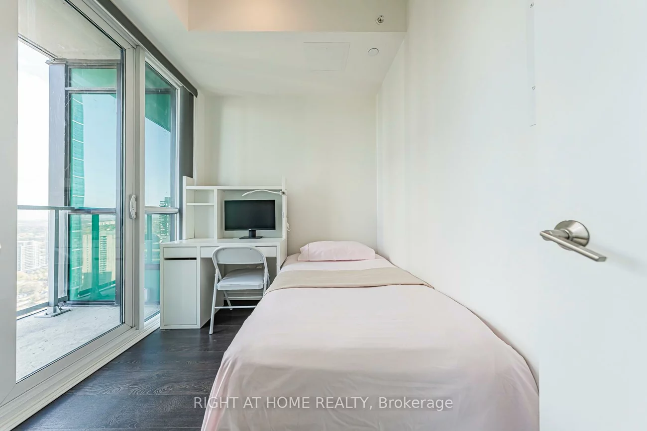 9, Bogert, Lansing-Westgate, Toronto