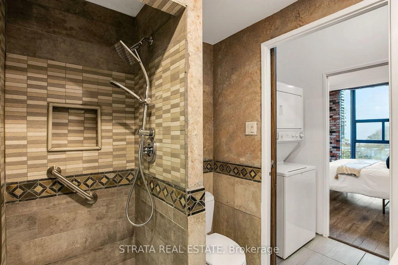 86, Gloucester, Church-Yonge Corridor, Toronto