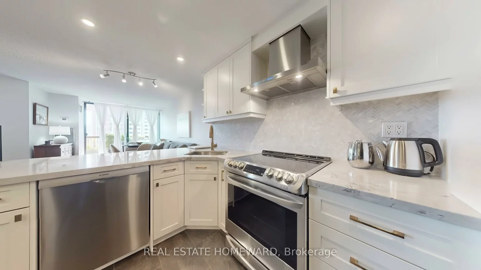 77, Maitland, Cabbagetown-South St. James Town, Toronto