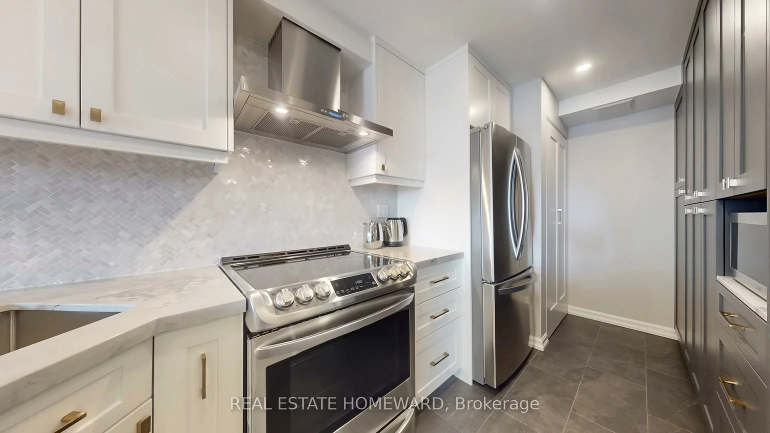 77, Maitland, Cabbagetown-South St. James Town, Toronto