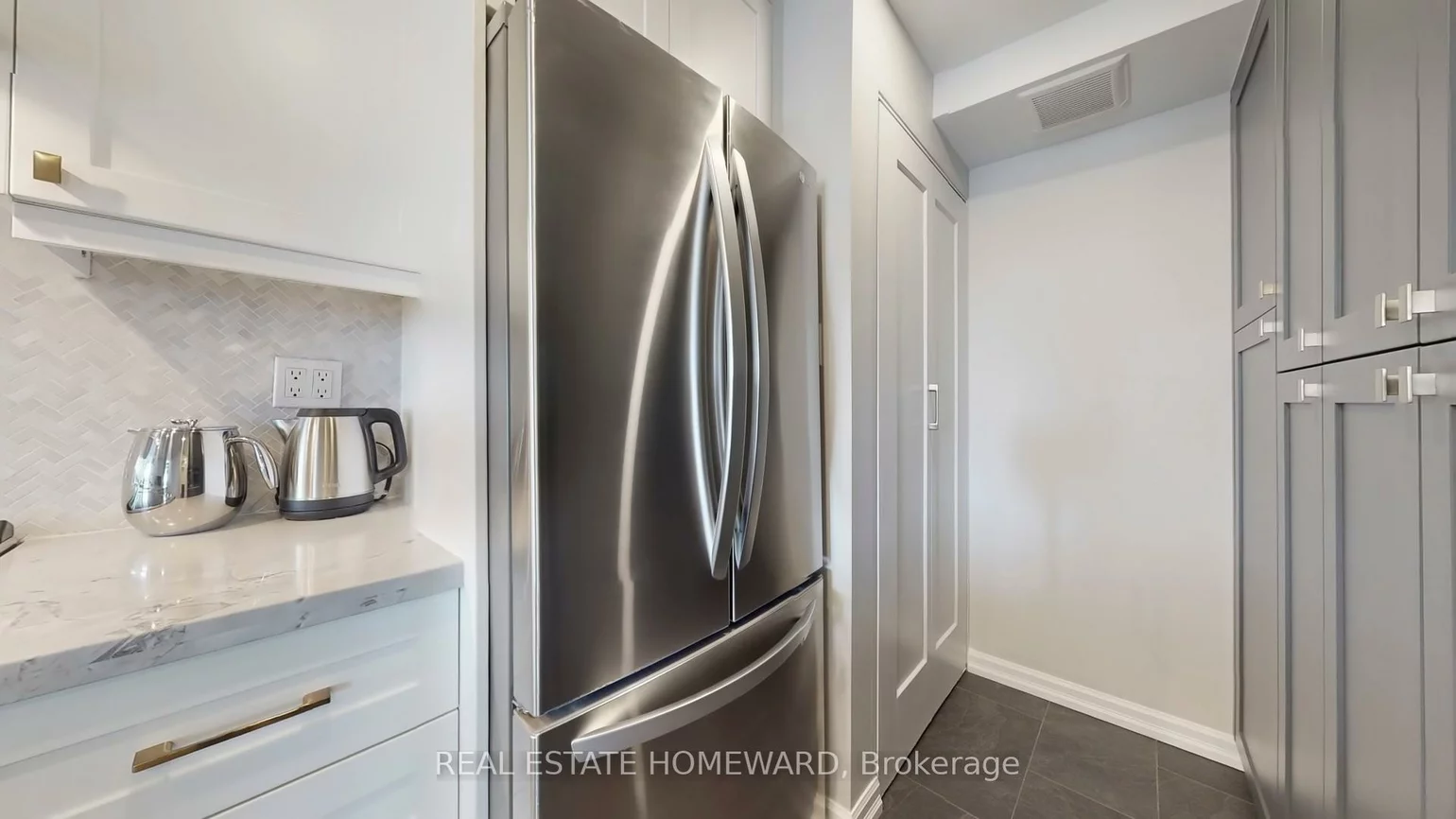 77, Maitland, Cabbagetown-South St. James Town, Toronto