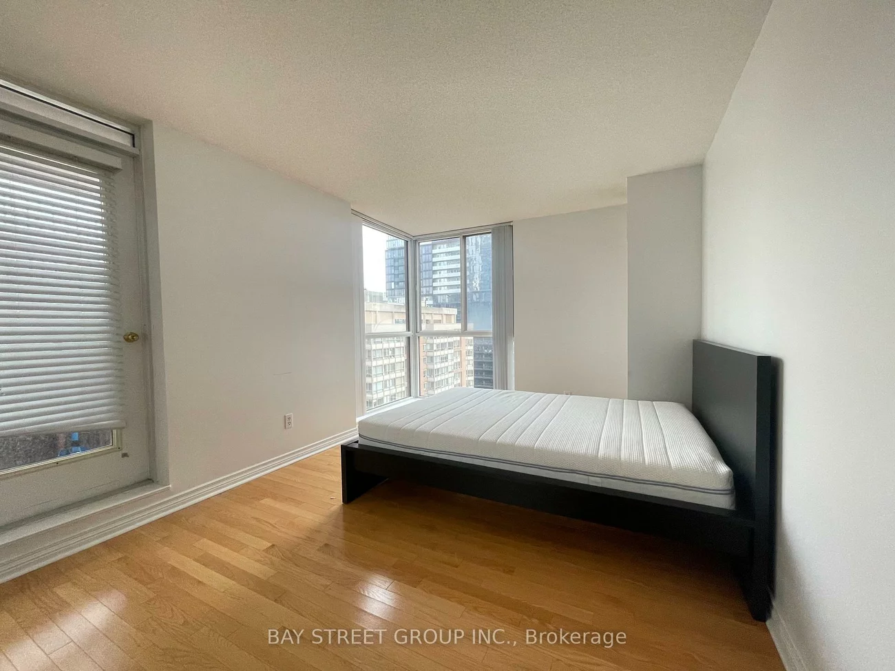 736, Bay, Bay Street Corridor, Toronto