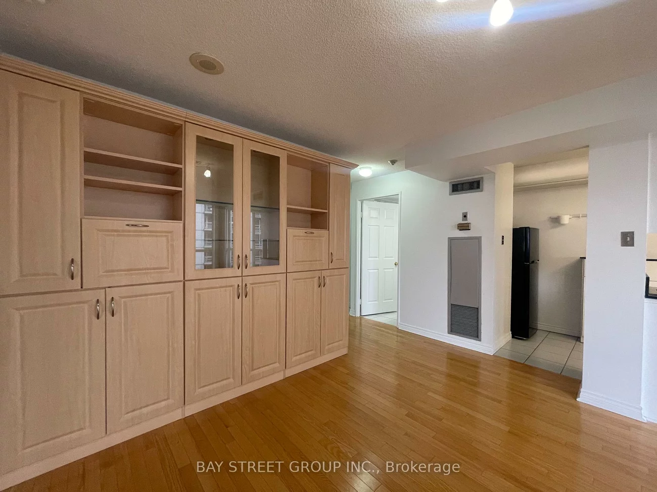 736, Bay, Bay Street Corridor, Toronto