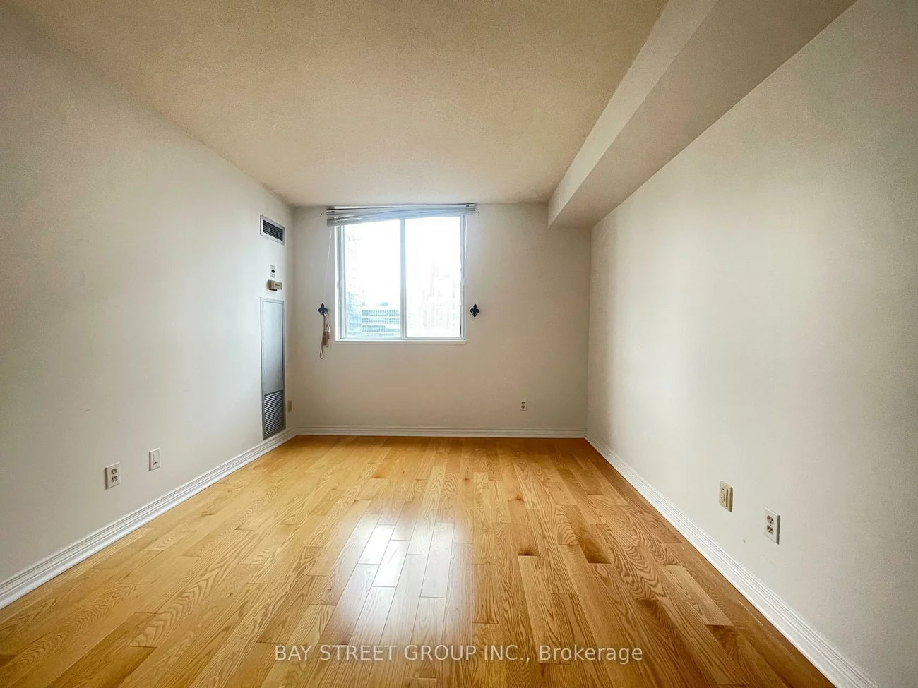 736, Bay, Bay Street Corridor, Toronto