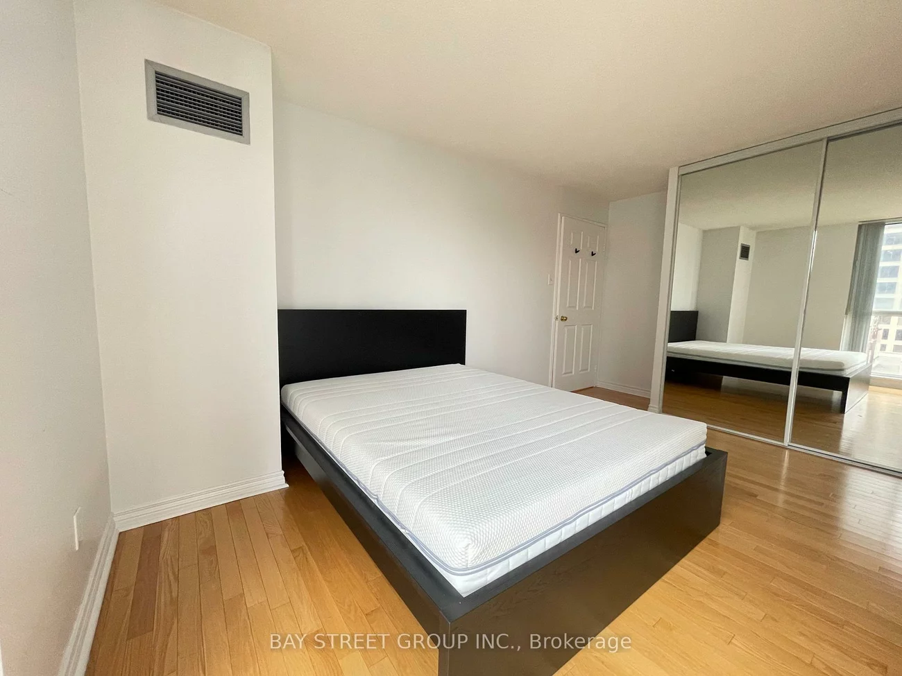 736, Bay, Bay Street Corridor, Toronto