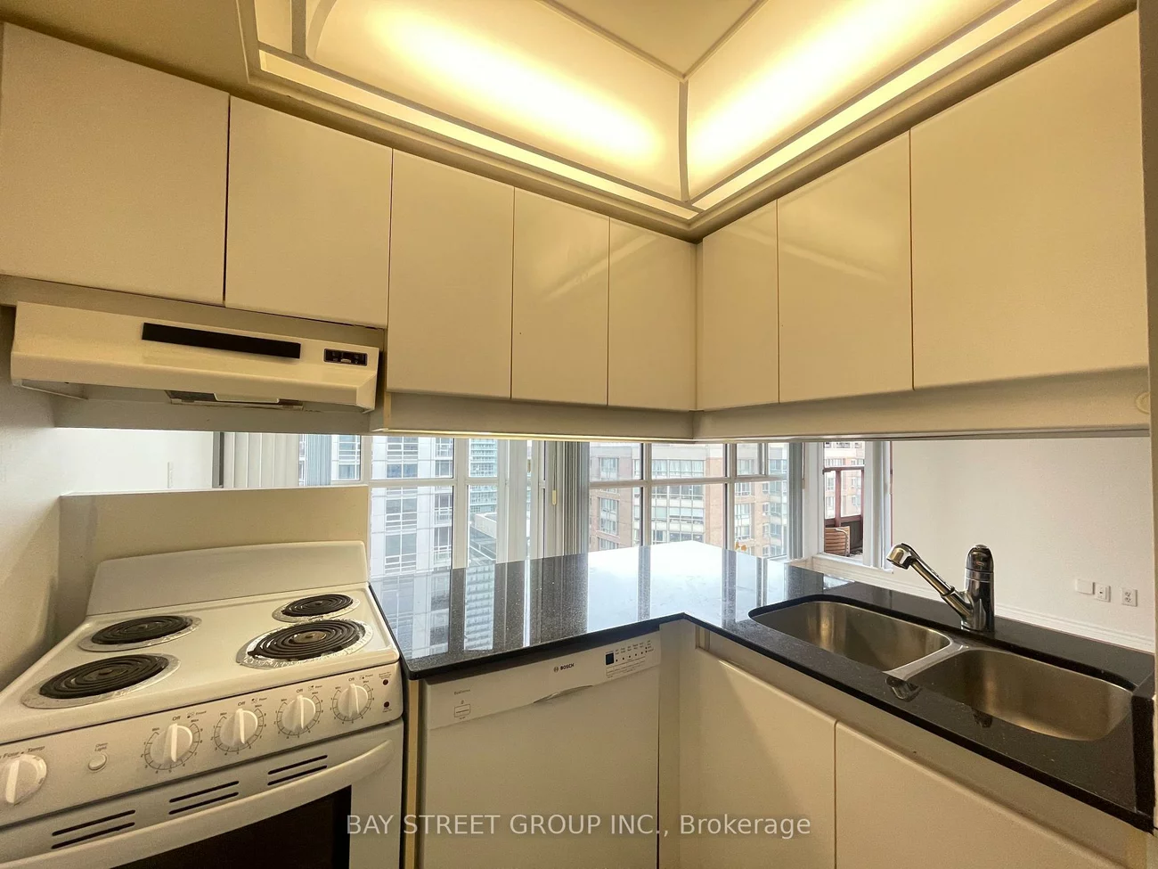 736, Bay, Bay Street Corridor, Toronto