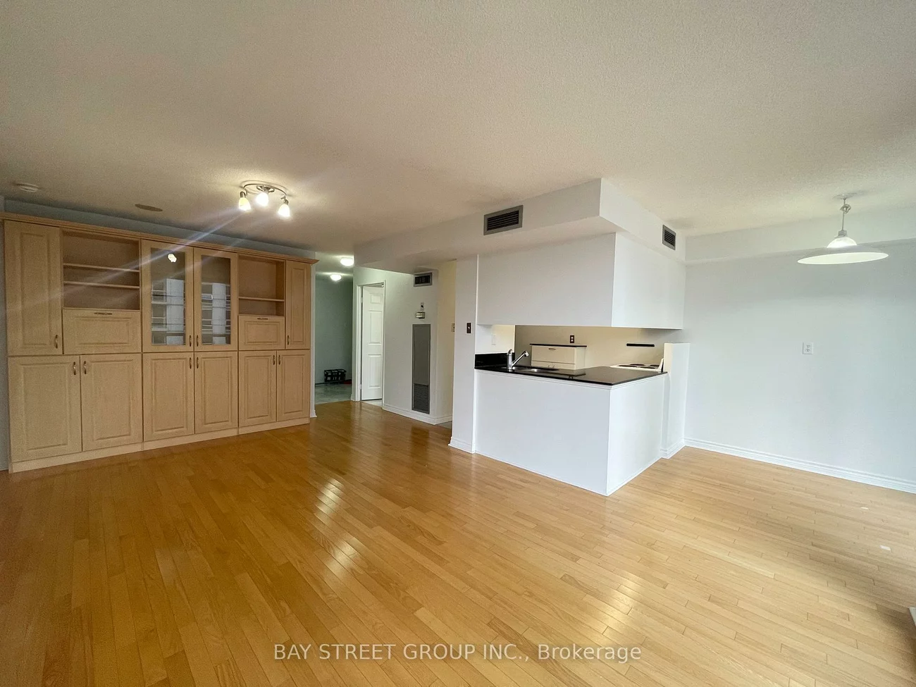 736, Bay, Bay Street Corridor, Toronto