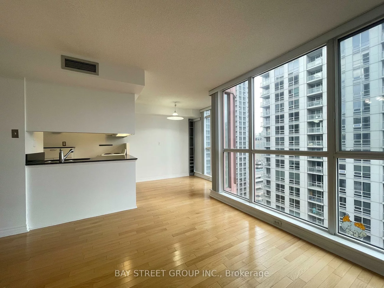 736, Bay, Bay Street Corridor, Toronto