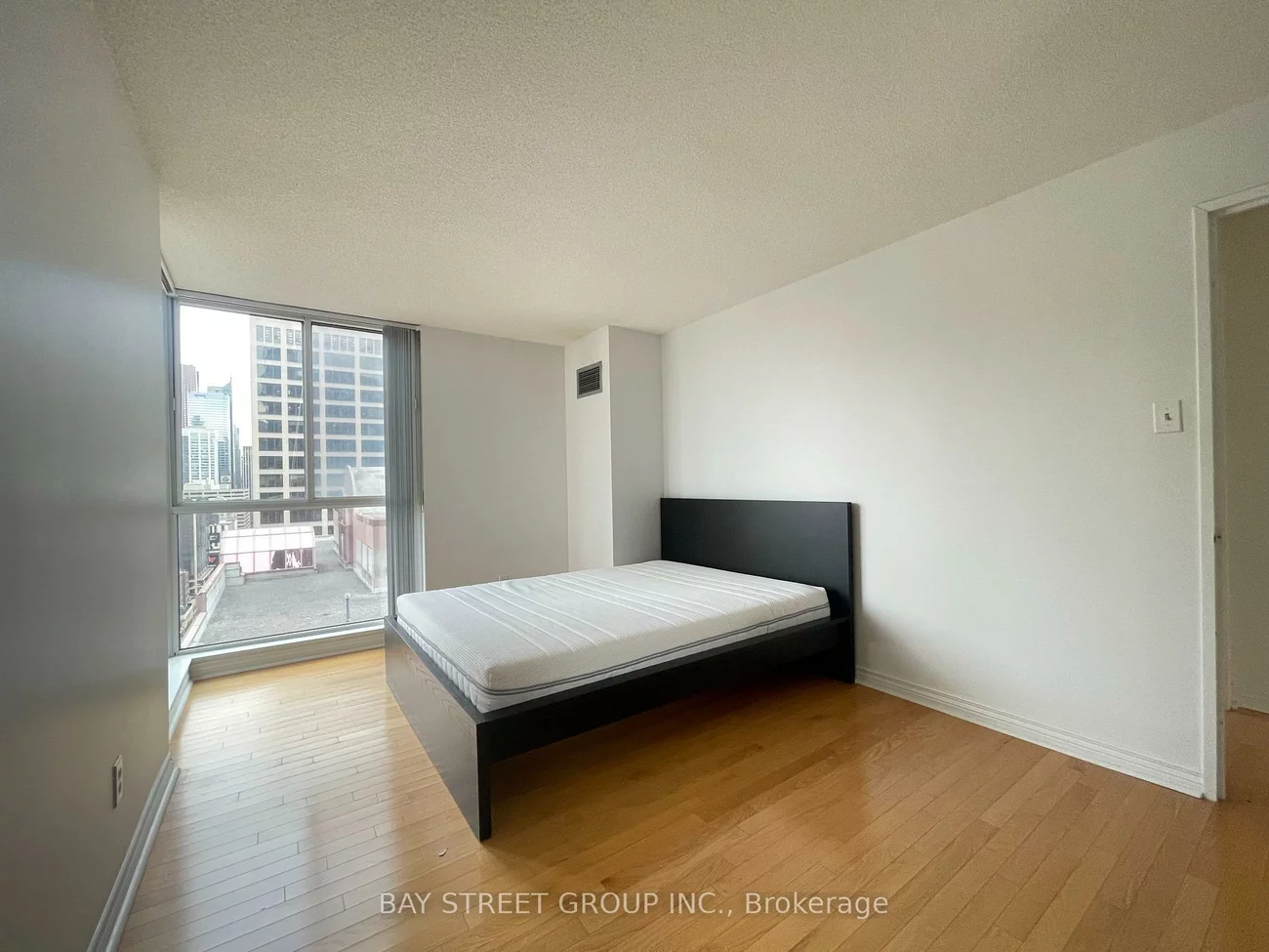 736, Bay, Bay Street Corridor, Toronto