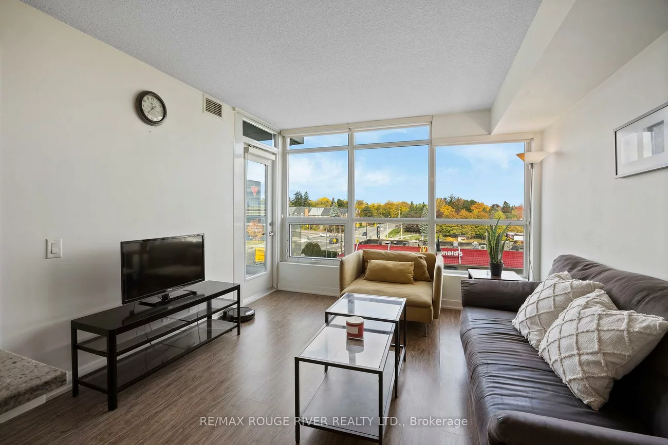 15, Singer, Bayview Village, Toronto