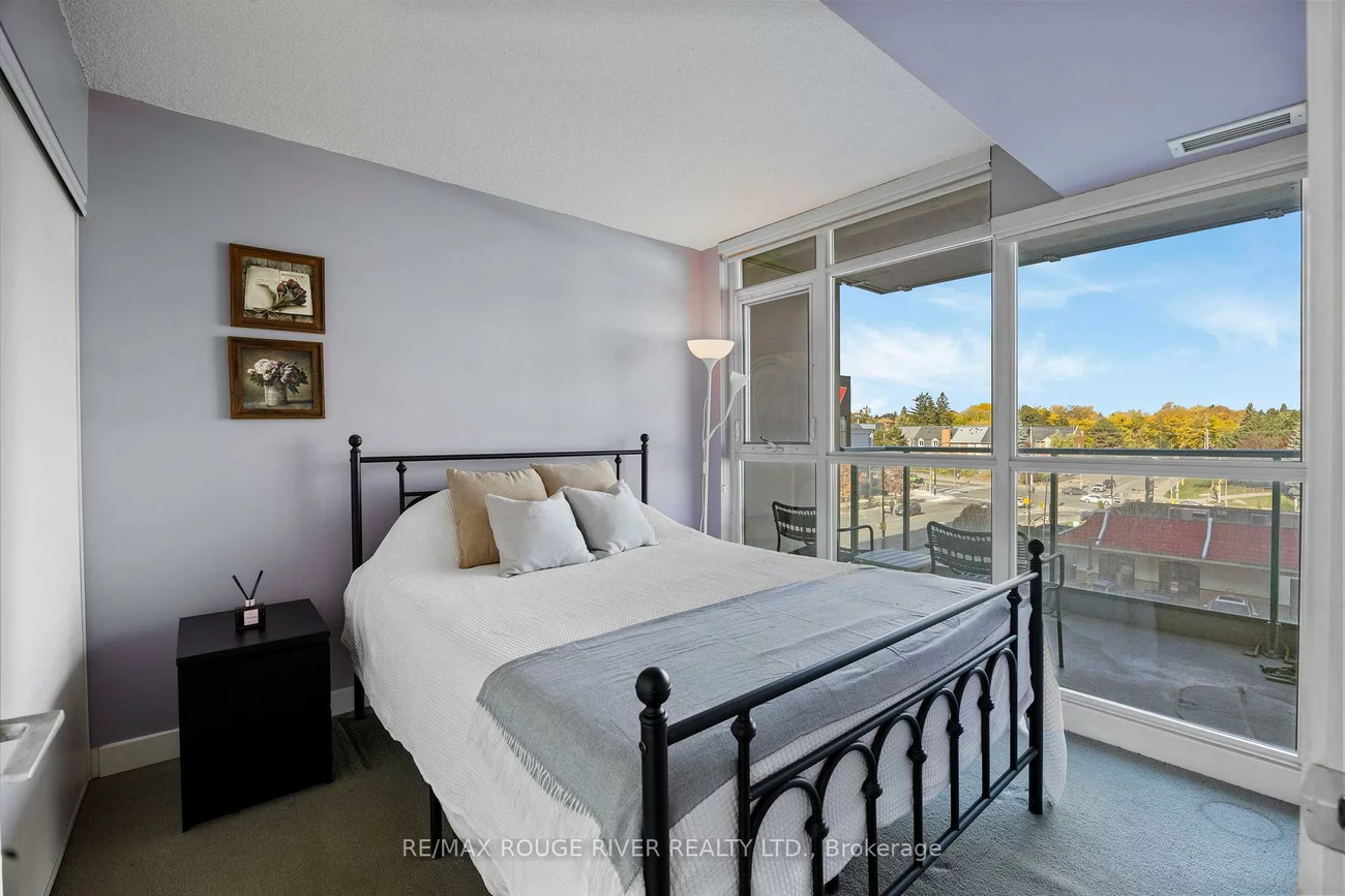 15, Singer, Bayview Village, Toronto