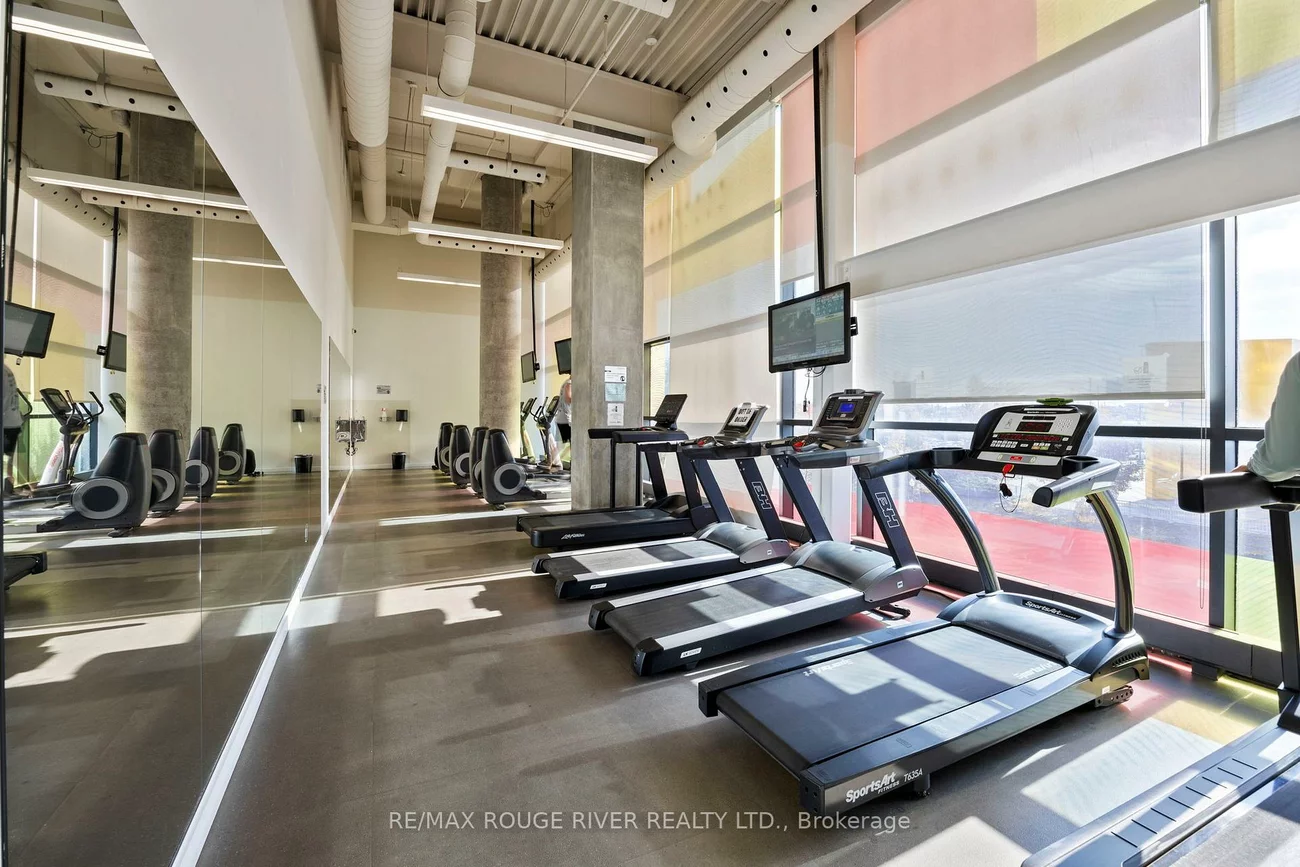 15, Singer, Bayview Village, Toronto