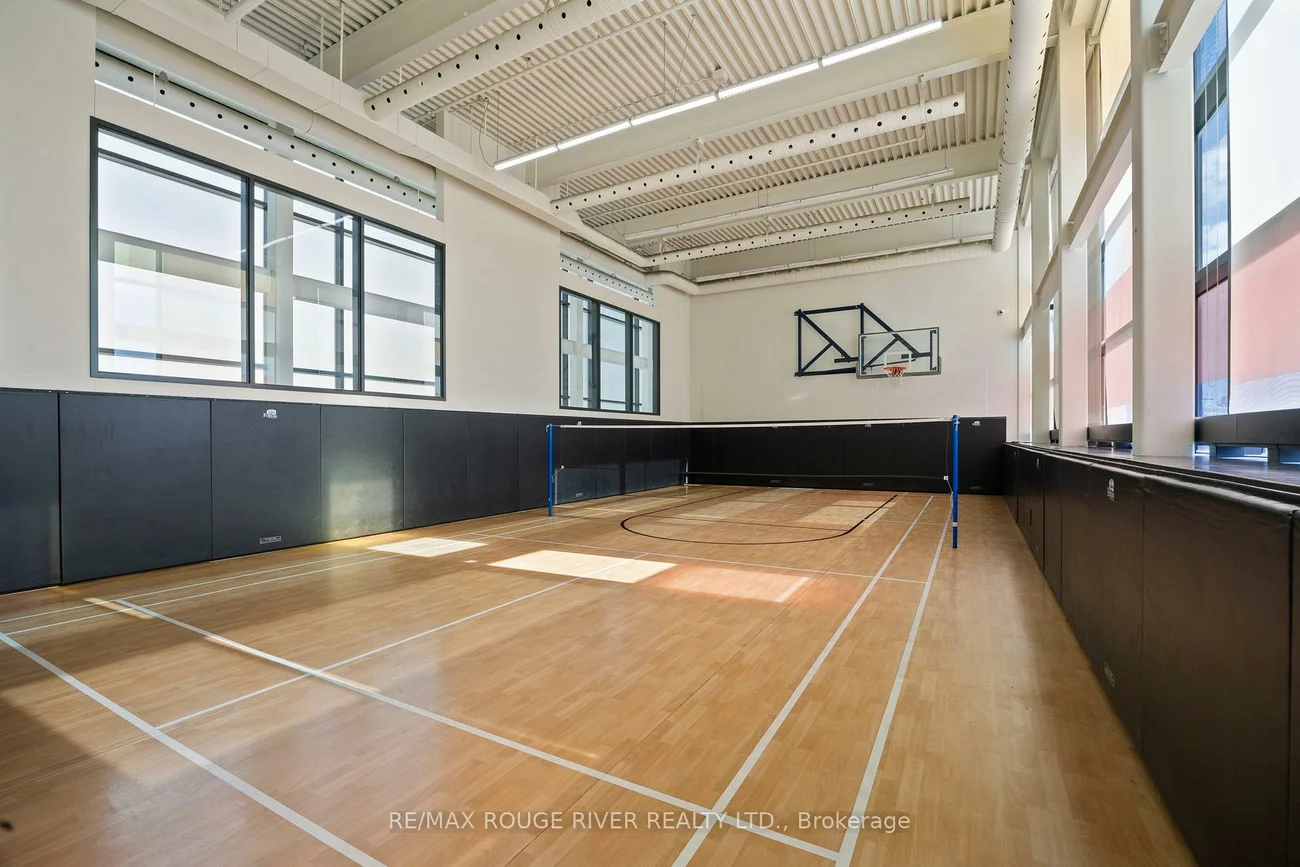 15, Singer, Bayview Village, Toronto