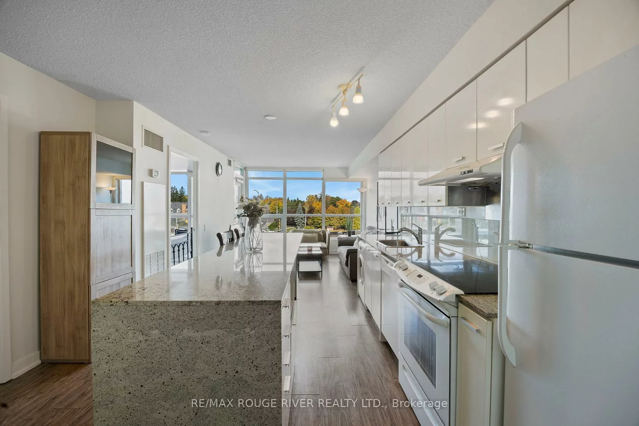 15, Singer, Bayview Village, Toronto