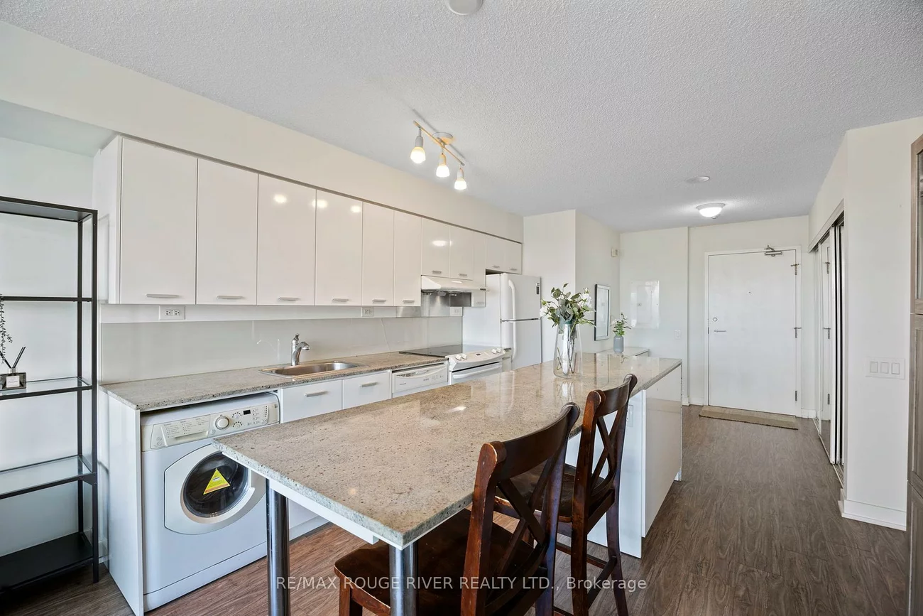 15, Singer, Bayview Village, Toronto