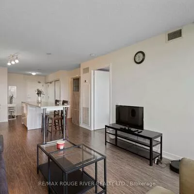 15, Singer, Bayview Village, Toronto