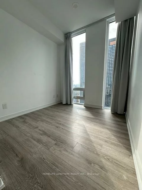 28, Wellesley, Church-Yonge Corridor, Toronto