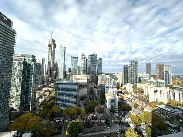 28, Wellesley, Church-Yonge Corridor, Toronto