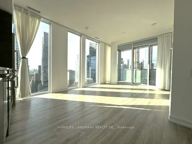 28, Wellesley, Church-Yonge Corridor, Toronto