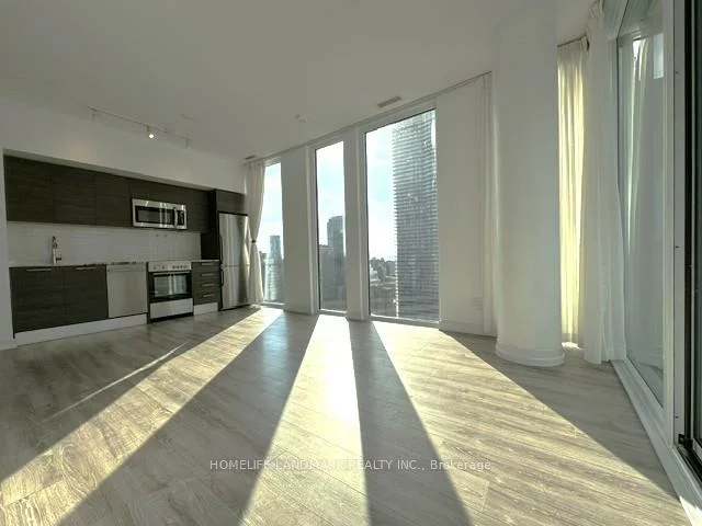 28, Wellesley, Church-Yonge Corridor, Toronto