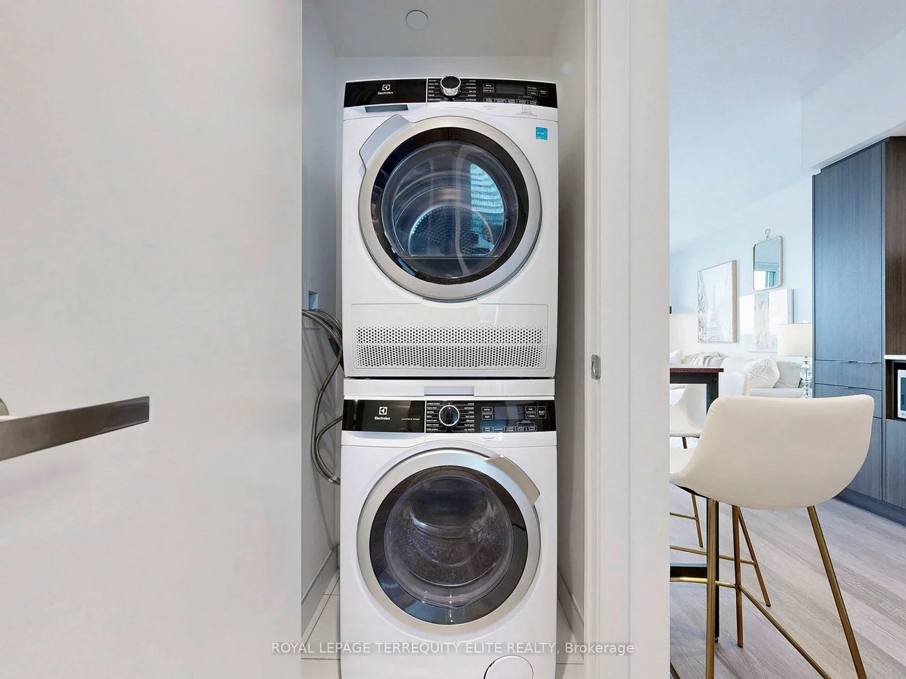 55, Cooper, Waterfront Communities C8, Toronto