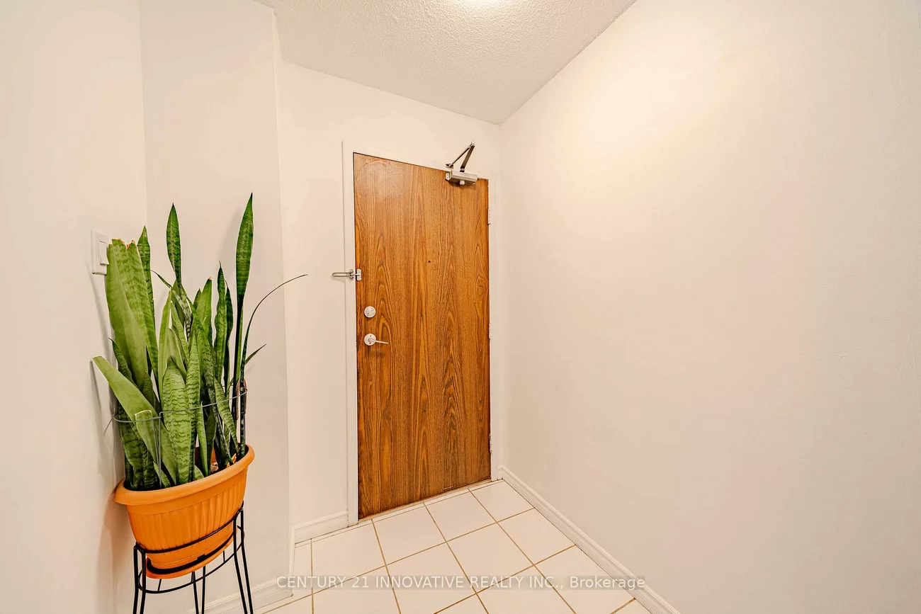 100, Antibes, Westminster-Branson, Toronto