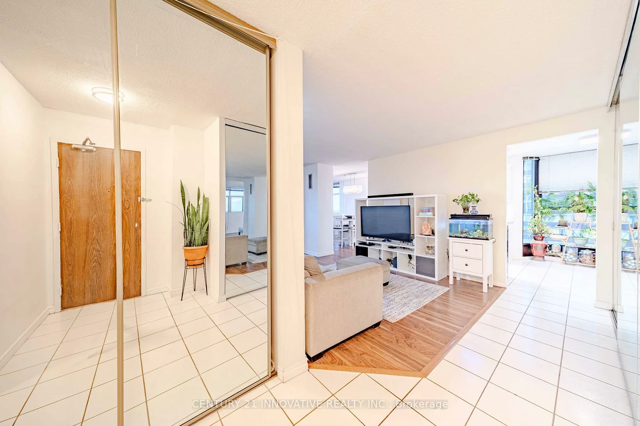 100, Antibes, Westminster-Branson, Toronto