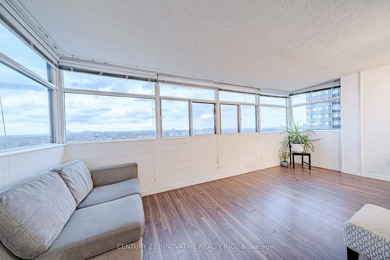 100, Antibes, Westminster-Branson, Toronto