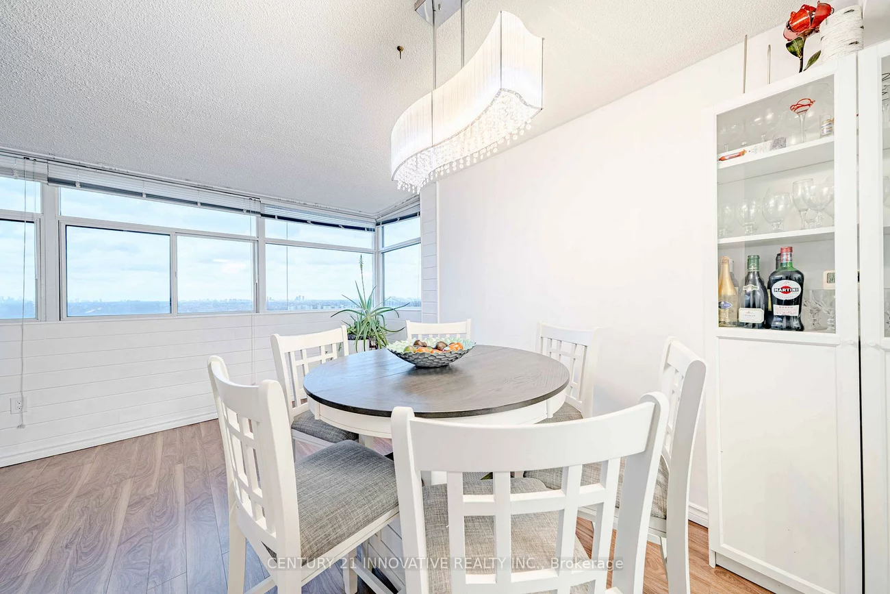 100, Antibes, Westminster-Branson, Toronto