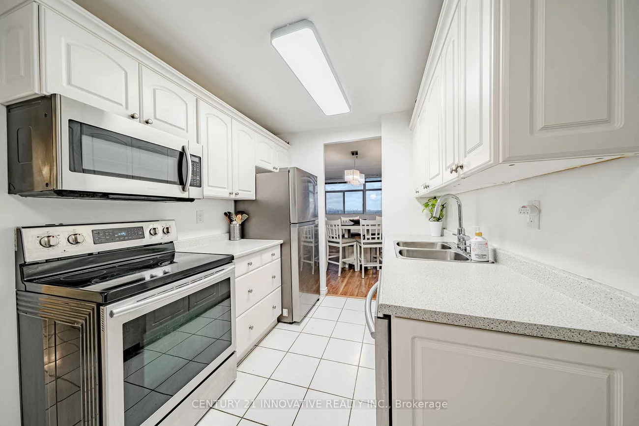 100, Antibes, Westminster-Branson, Toronto