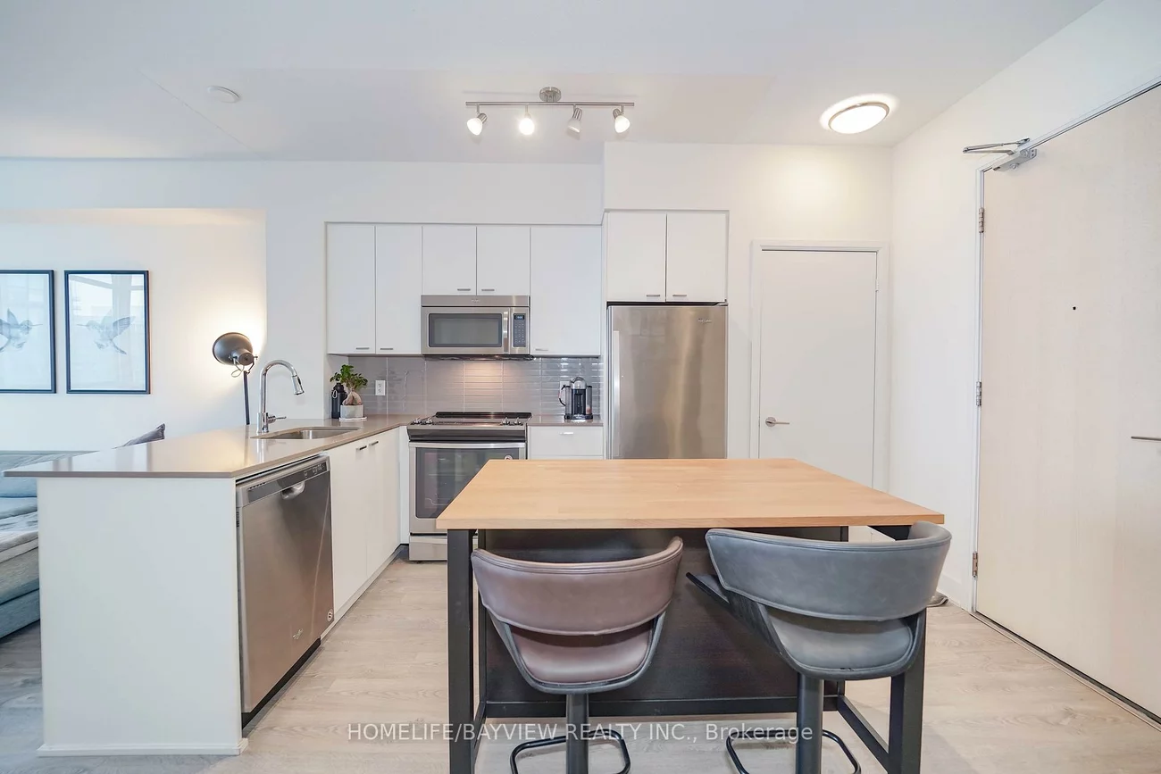 30, Roehampton, Mount Pleasant West, Toronto