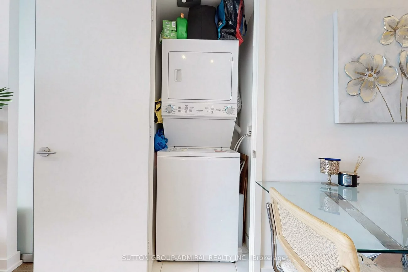 158, Front, Moss Park, Toronto