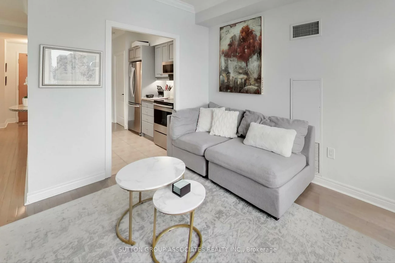 2, Edith, Yonge-Eglinton, Toronto