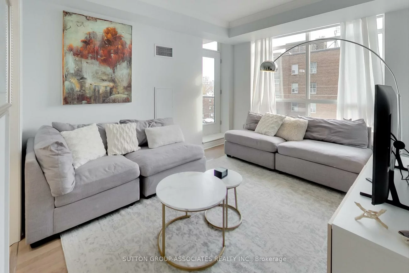 2, Edith, Yonge-Eglinton, Toronto