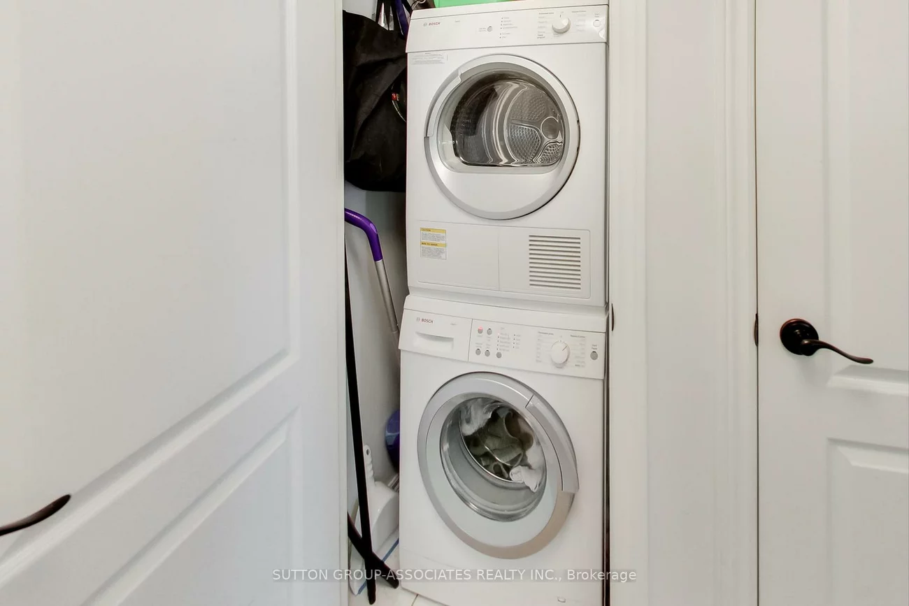 2, Edith, Yonge-Eglinton, Toronto