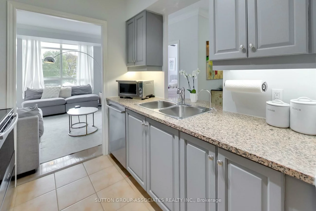 2, Edith, Yonge-Eglinton, Toronto